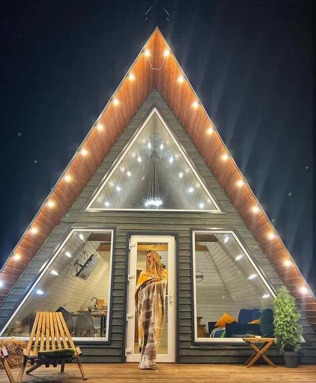 Дом A-frame у подножья горы