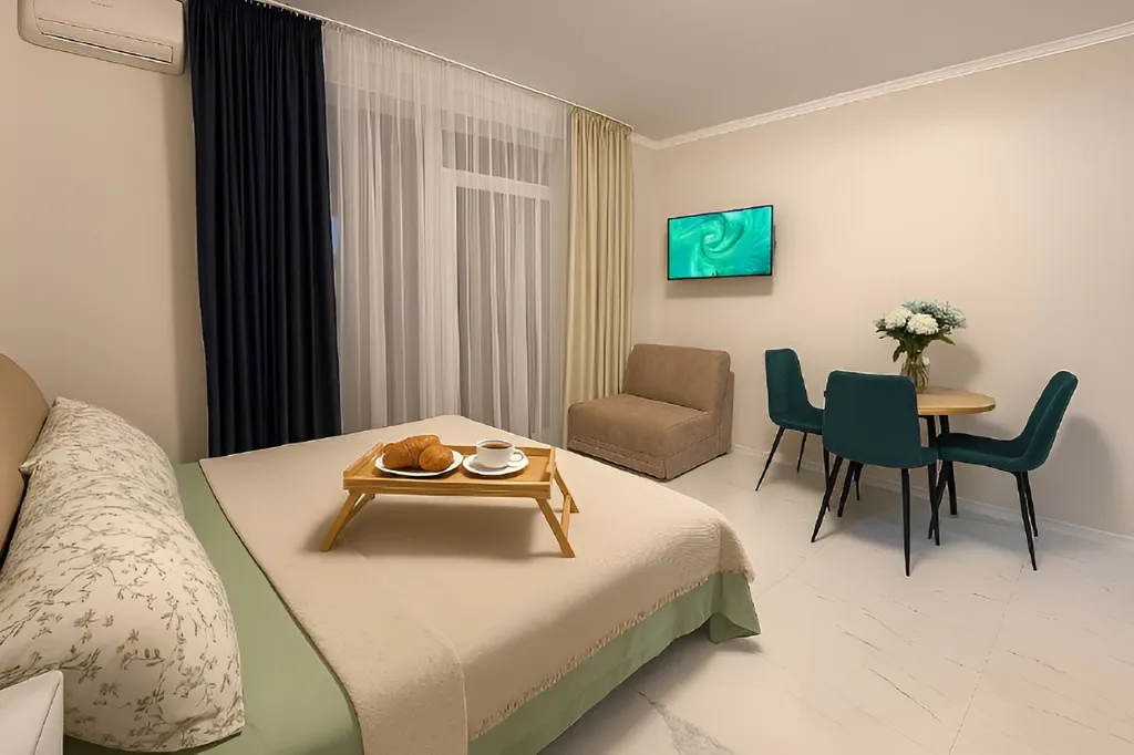 Студия с балконом и видом на море