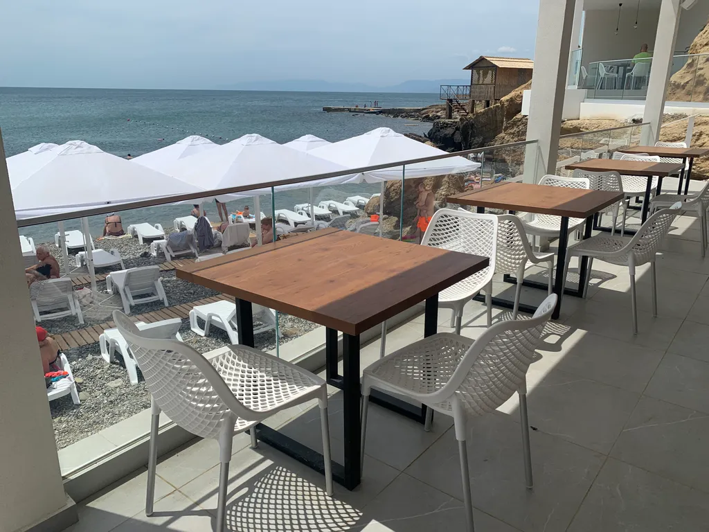 Индивидуальный трехкомнатный эко-дом с террасой и кухней Ветер Перемен