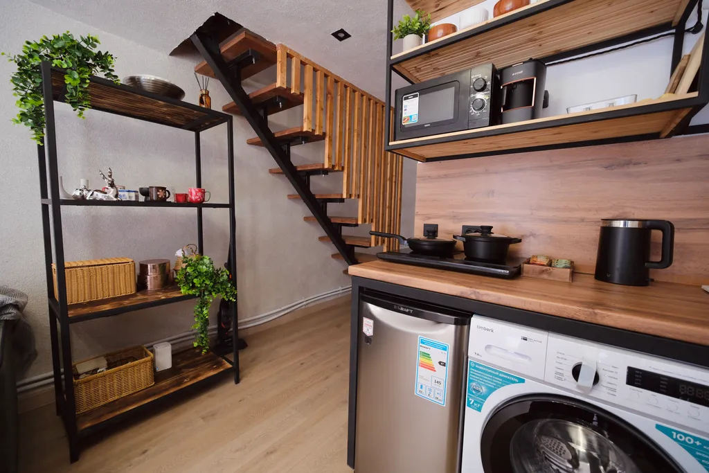 Двухэтажный дом с кухней