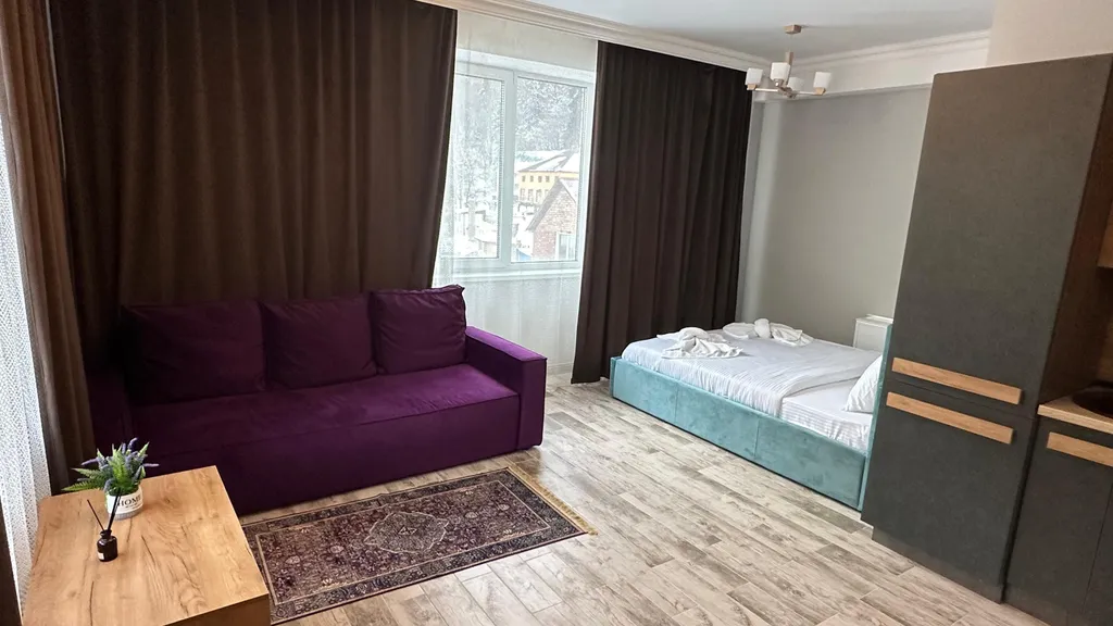 Квартира с дизайнерским евроремонтом и кухонной зоной