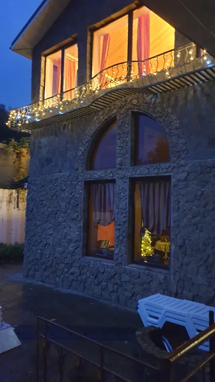 Дом-замок на море