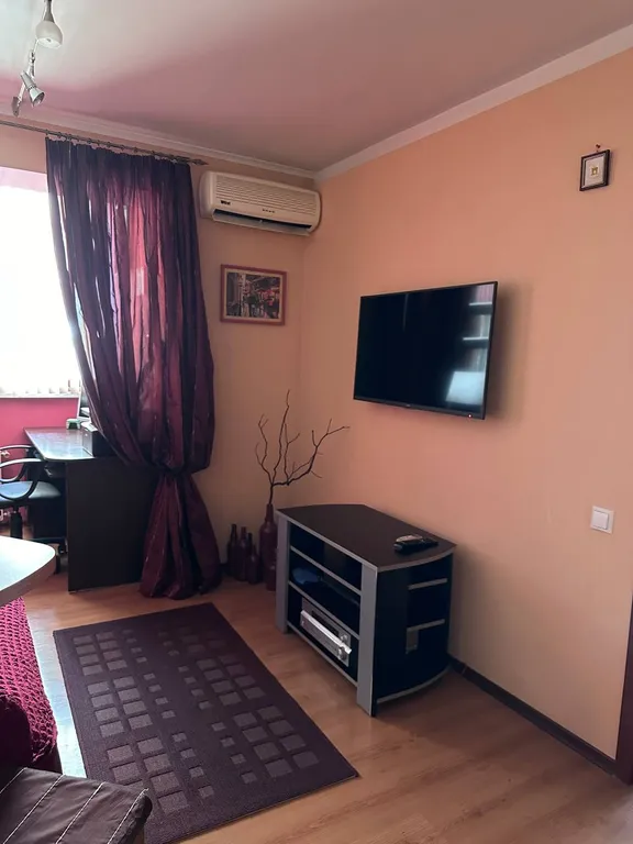 Двухкомнатная квартира с залом и видом на горы