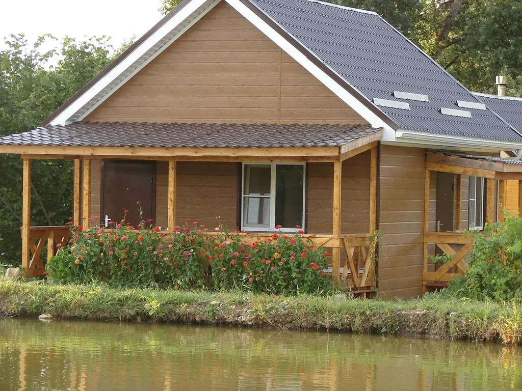 Коттедж Домик у пруда — Новосвободная