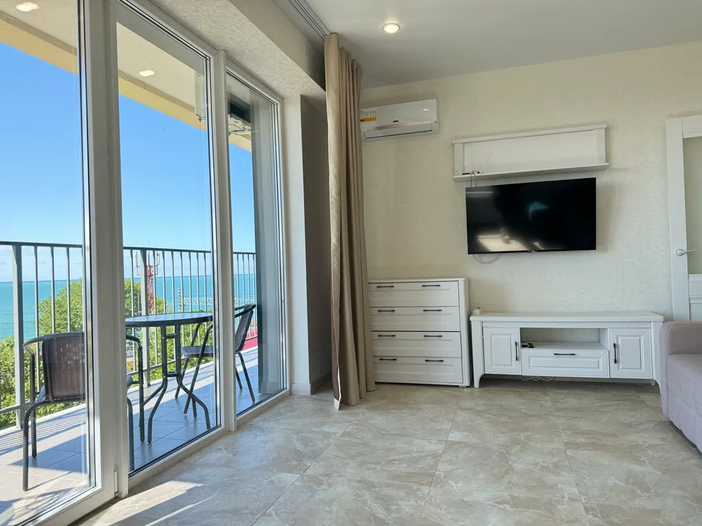 Двухкомнатная квартира с прямым видом на море