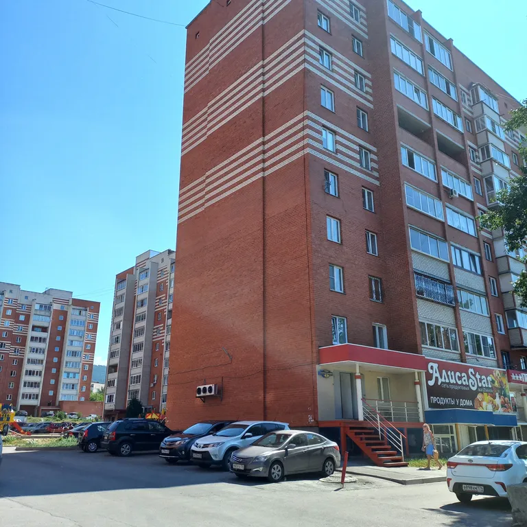 Квартира в центре, рядом с АЗ Урал