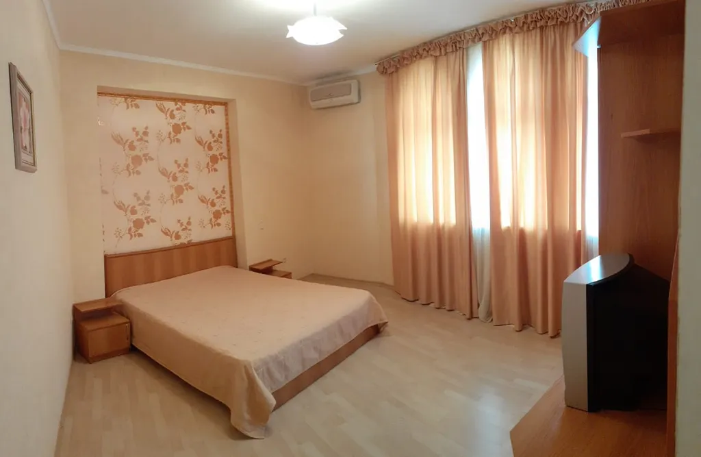 Трехкомнатный панорамный номер с террасой  и видом на море, 2 линия