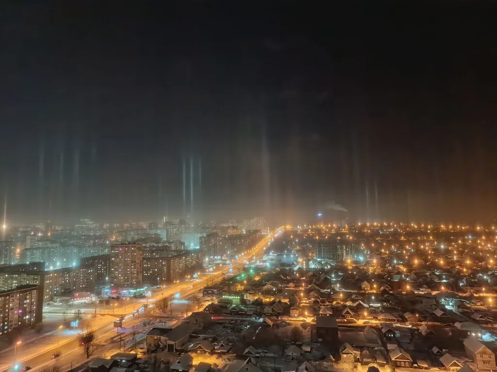 Высокая новостройка в центре города