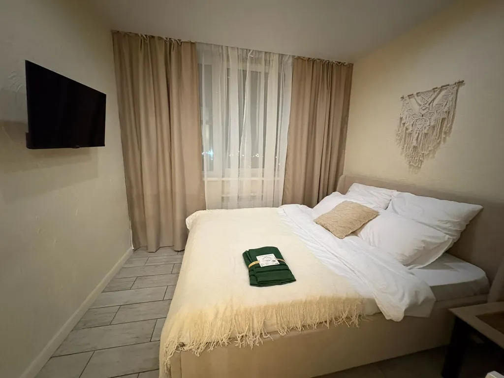 Видовая студия с изолированной комнатой на Береговой