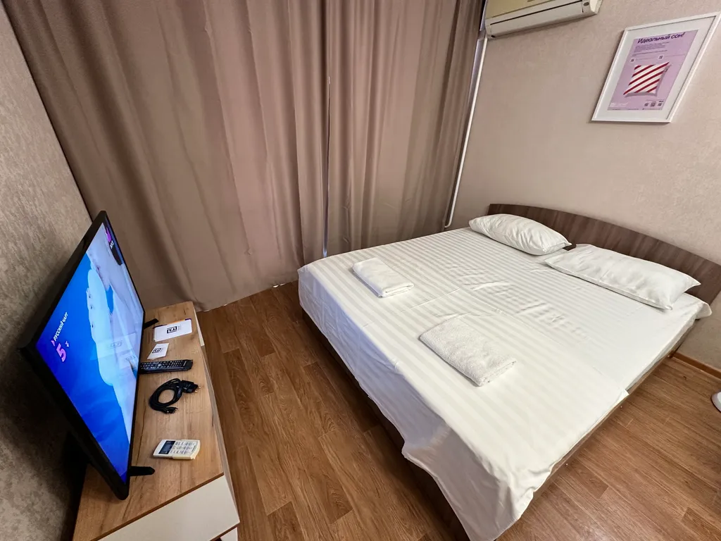 "В Гости!" на Строителей 90Б (1к квартира рядом с Планетой)