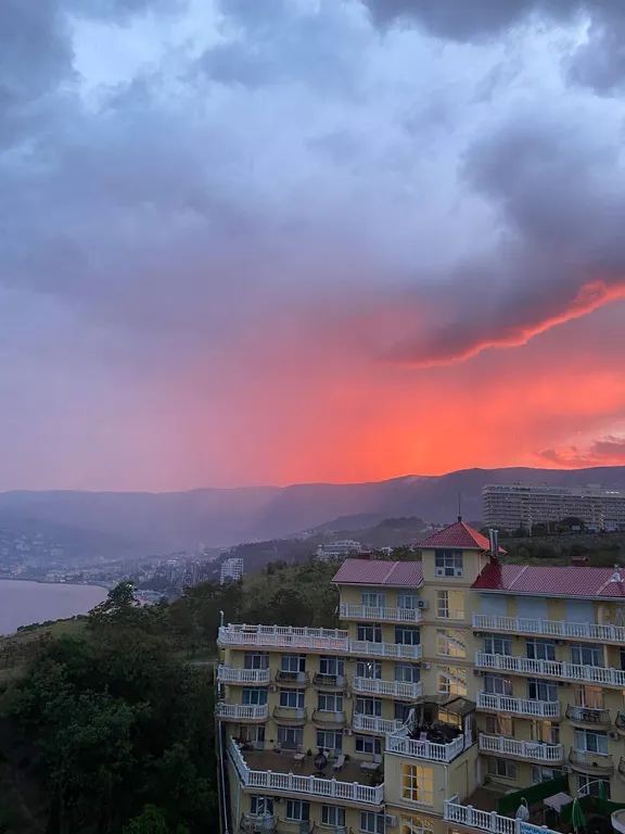 Двухуровневая студия с панорамным видом на море