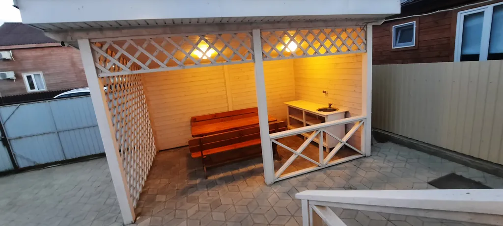 Коттедж с собственной территорией, большой беседкой и мангальной зоной