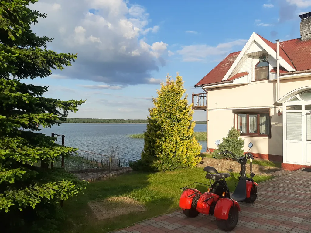 Домик у озера Свирь