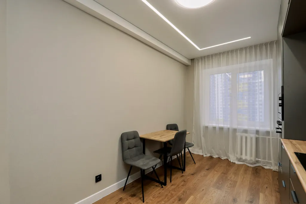 Большaя квaртира с балкoнoм и краcивым видoм нa гopод