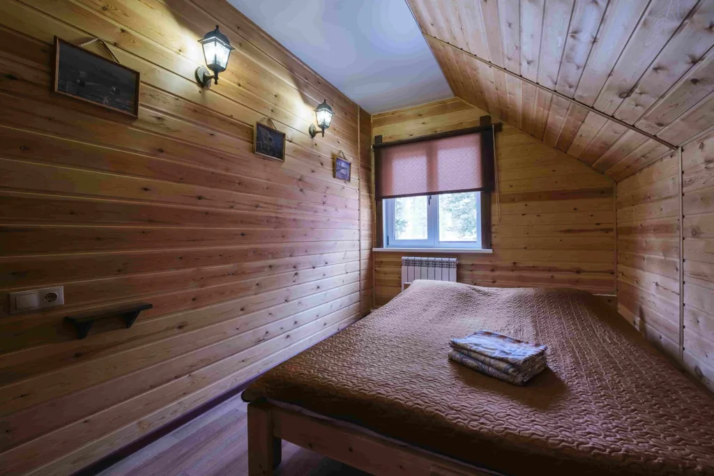 Коттедж Гостевой двор "Дом в кедрах" — Шерегеш