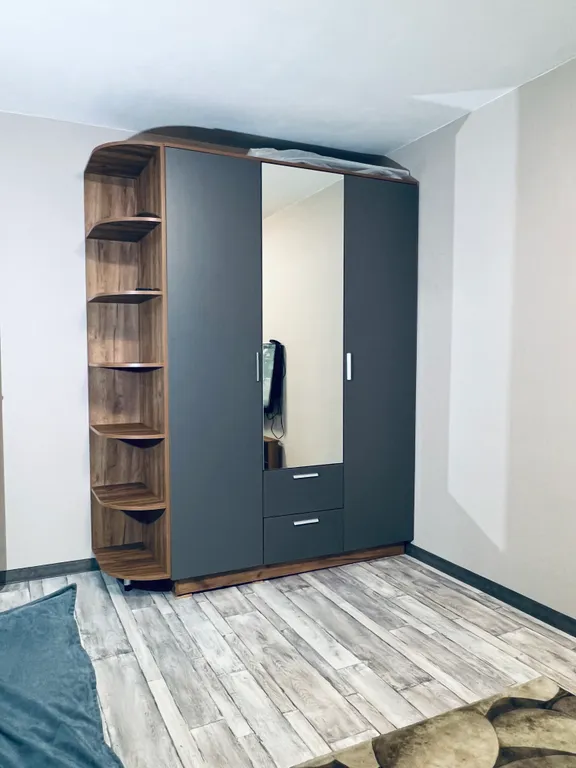 Серый лофт на силуэте