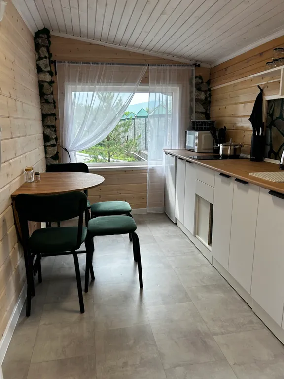 Дом возле аэропорта