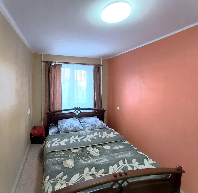 Вместительная трёшка (до 11 чел.) с изолированными комнатами в центре