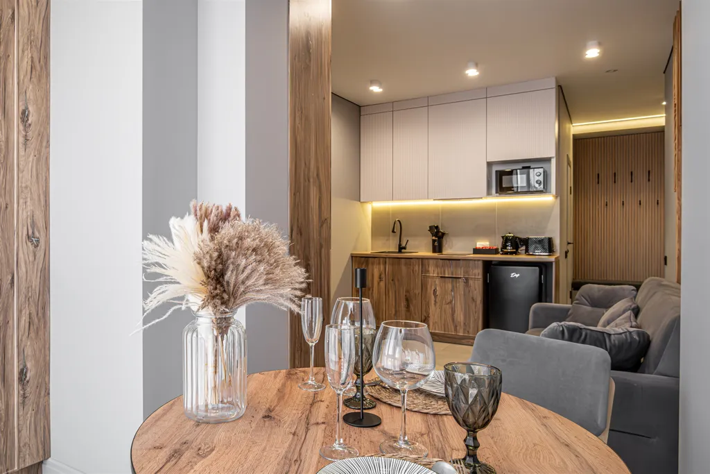 Дизайнерская квартира около сквера в бизнес -высотке