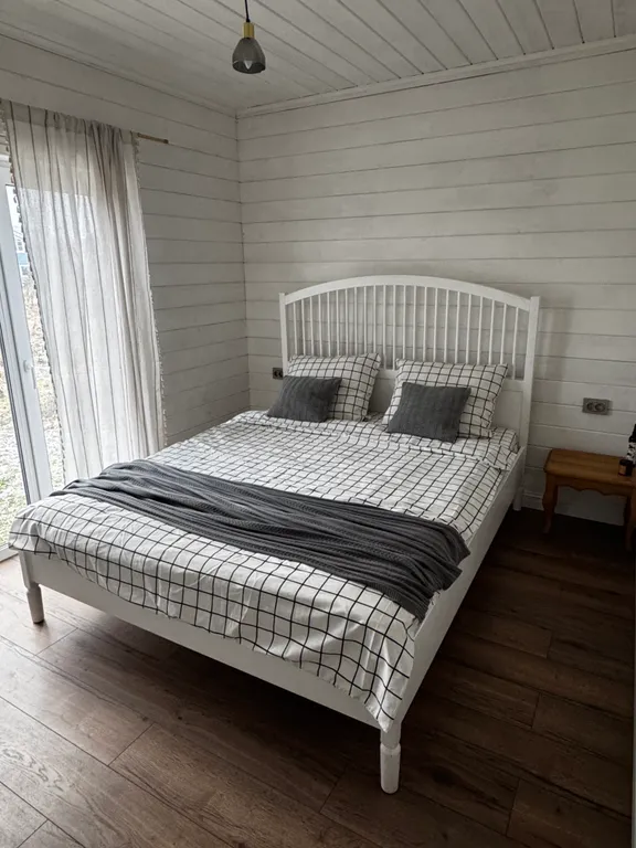 Барн с баней и чаном у озера