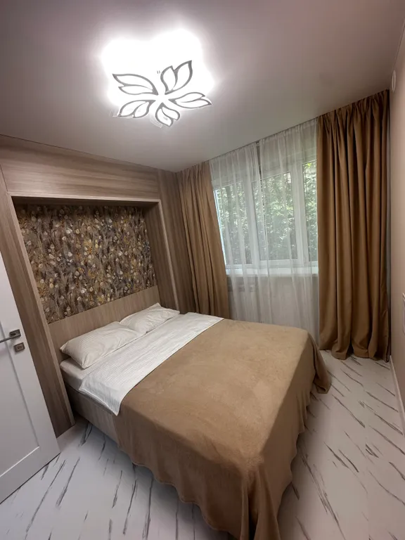 Возле бювета с минеральной водой