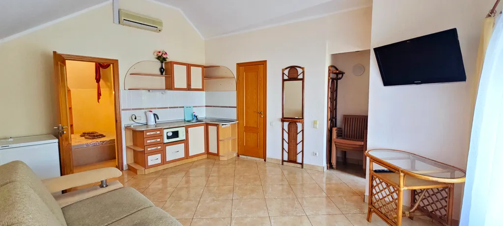 Гостевой номер с видом на море двухкомнатный