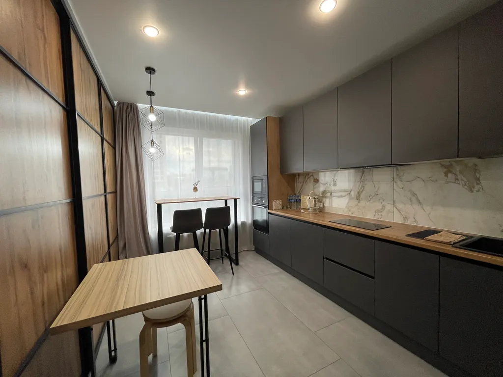 Уютная светлая квартира с большими окнами