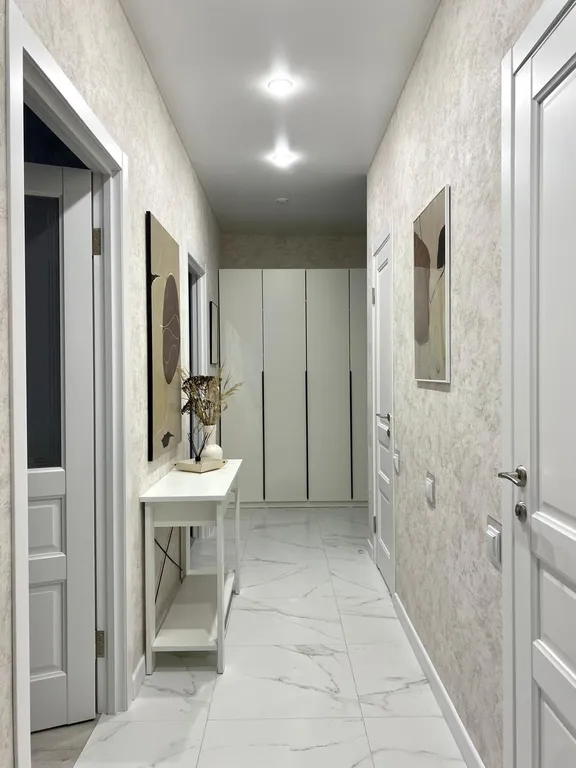 Трехкомнатная квартира Mocha Mousse недалеко от вокзала