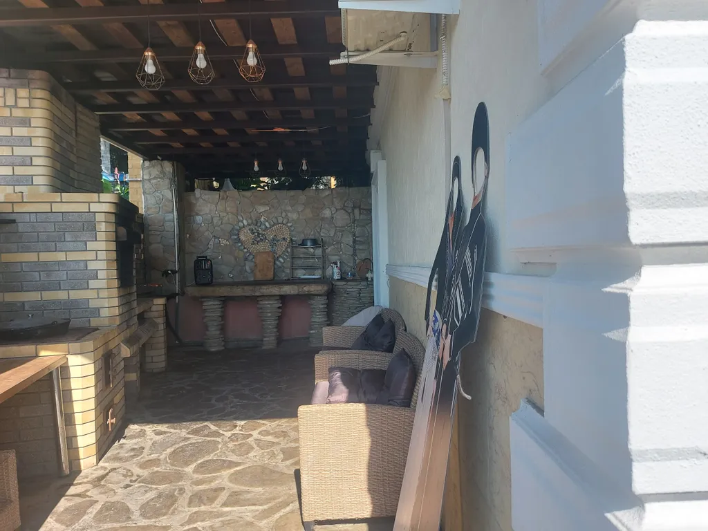 Дом с бассейном и сауной