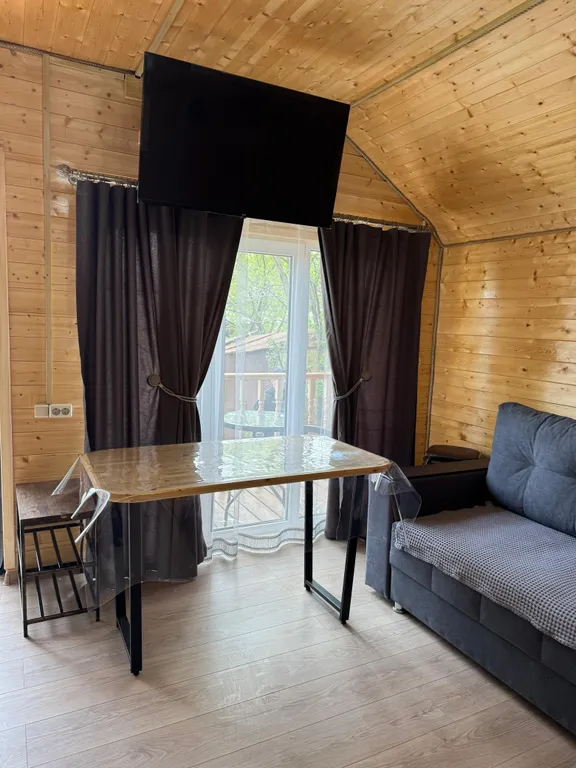 Уютный домик на озере