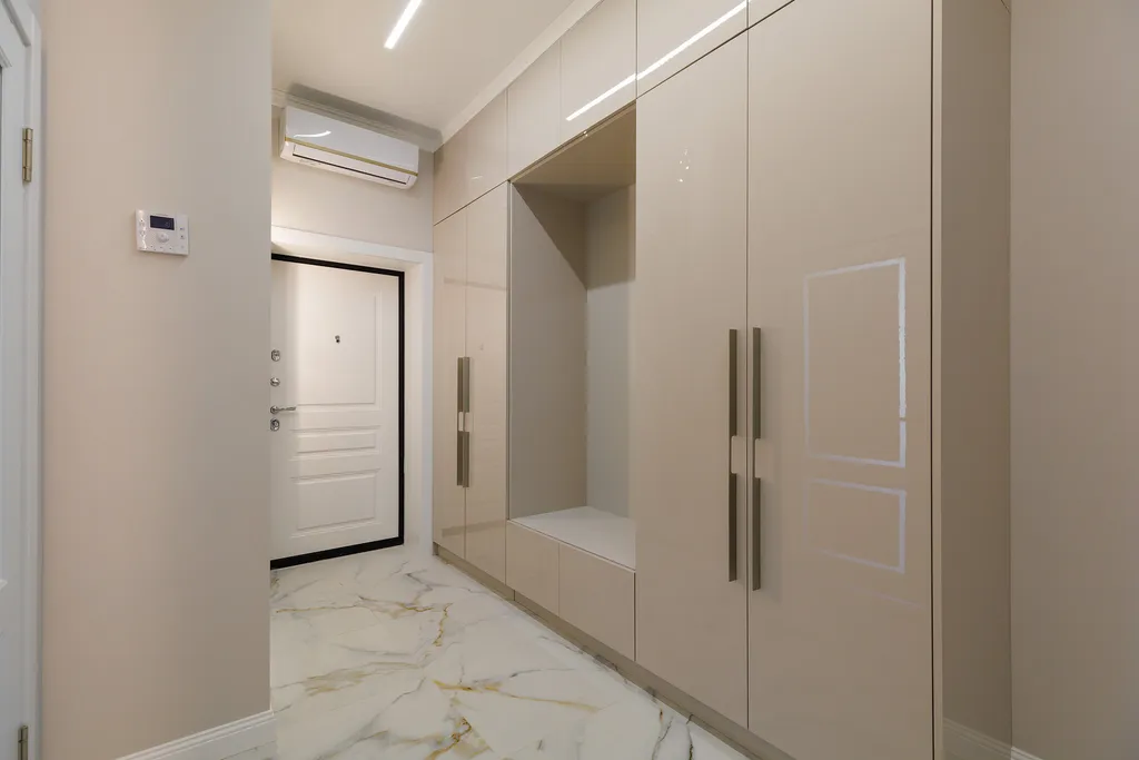 Уютная двухкомнатная квартира с дизайнерским ремонтом возле моря