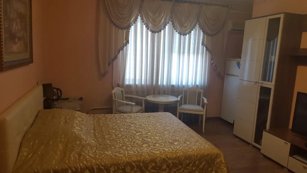 Квартира Апартаменты 6 с видом на море и внутренний дворик с бассейном — Ейск