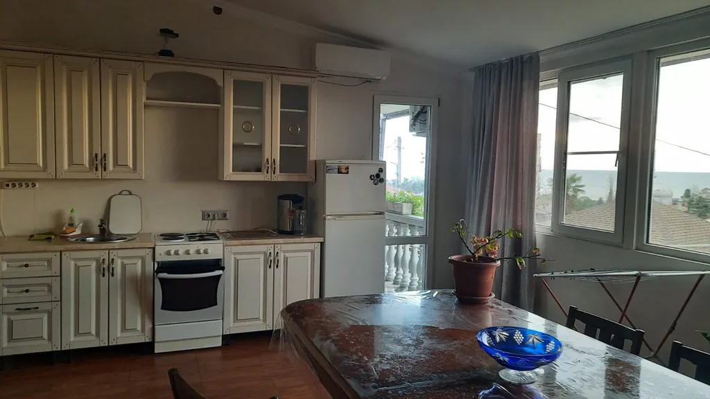 Этаж в доме на горе Баграта с видом на Сухумскую бухту