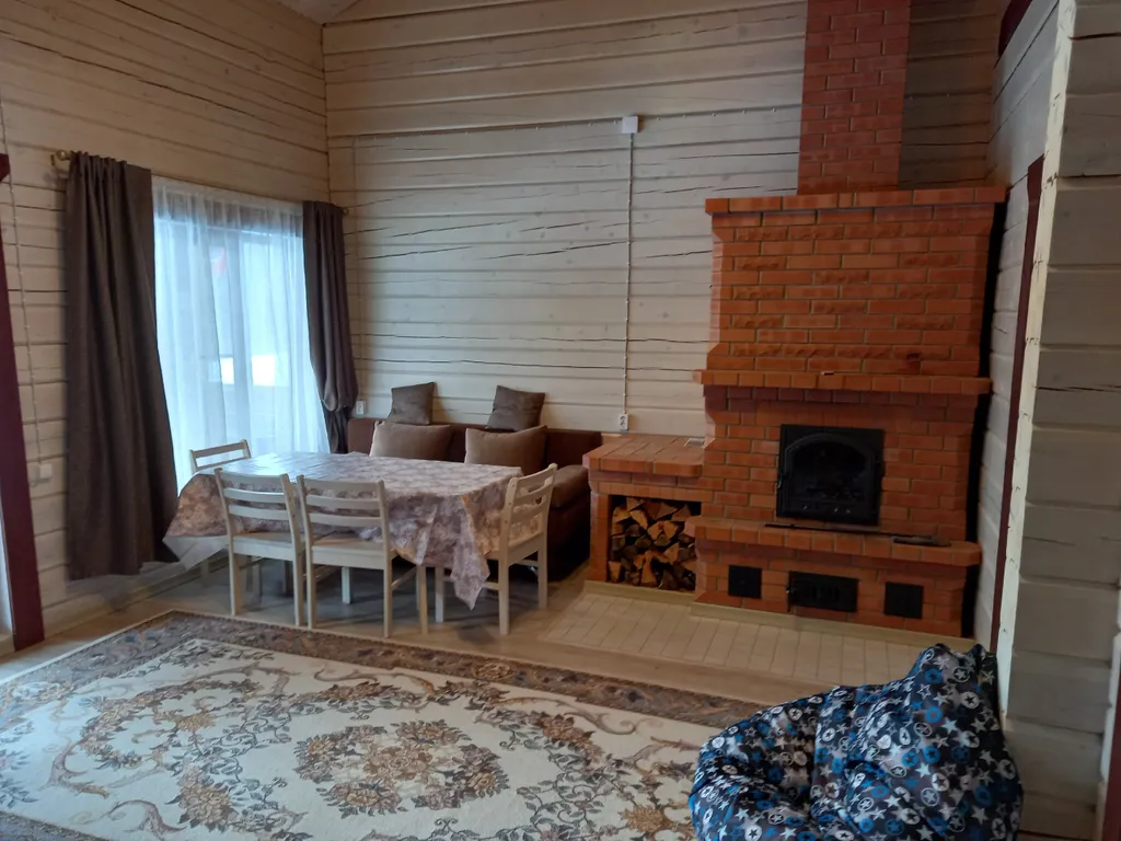 Уютный дом на берегу озера