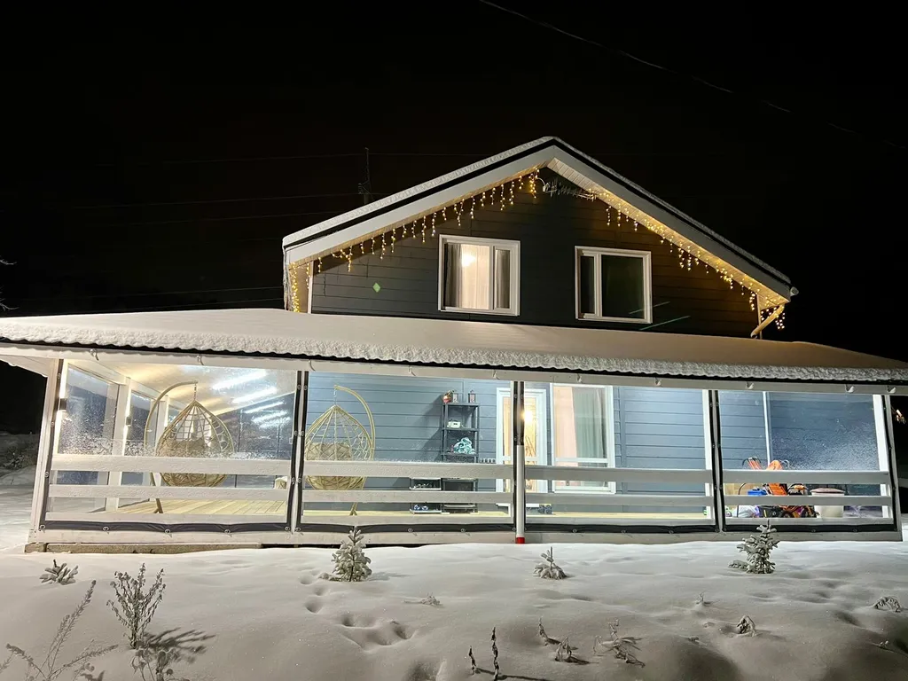 Дом и баня у реки