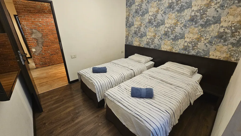 Просторная, светлая квартира с двумя спальнями, малый центр