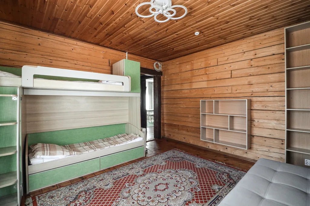 Большой дом с видом на горы