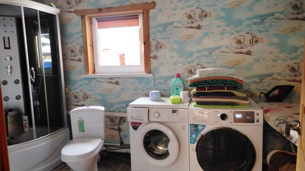 Усадьба Алтын-Ай на возвышенности с красивым видом на горы