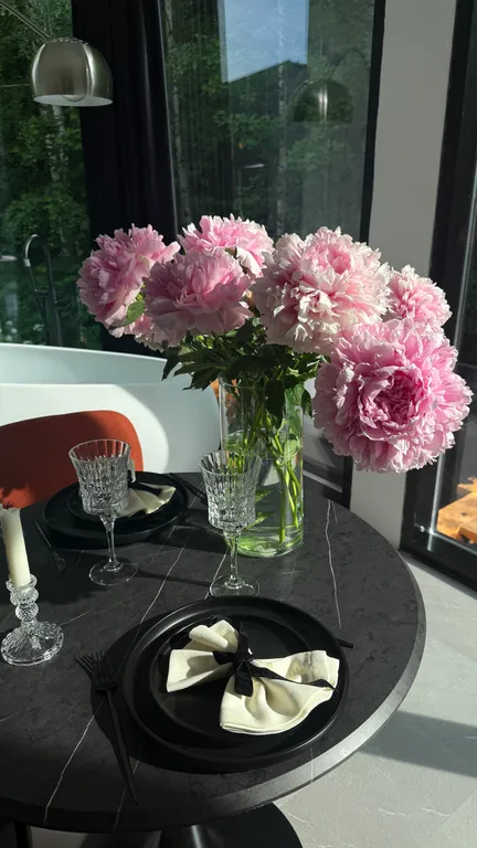 Домик с панорамной ванной в лесу