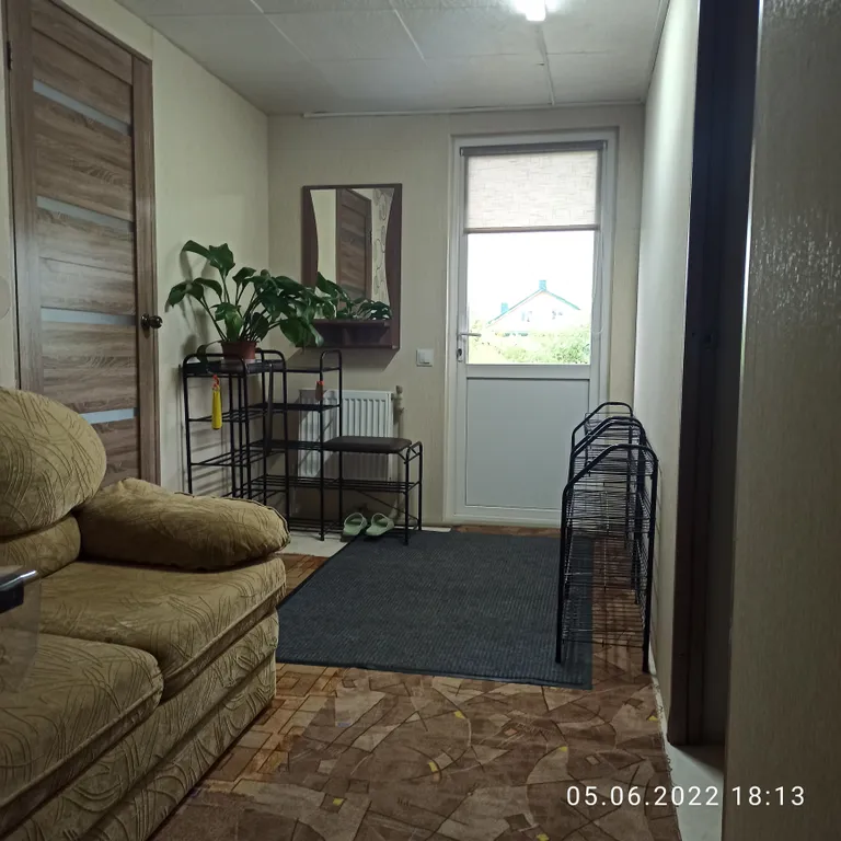 Семейный номер с санузлом (1 двуспальная  и 3 односпальные  кровати)