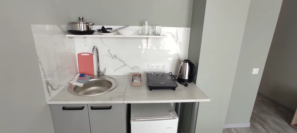 Уютная комната с видом на море