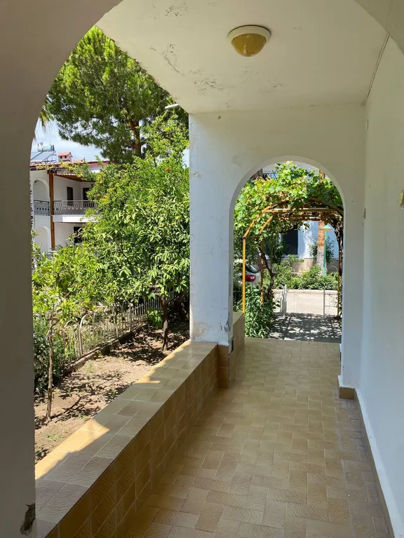 Вилла на первой линии моря