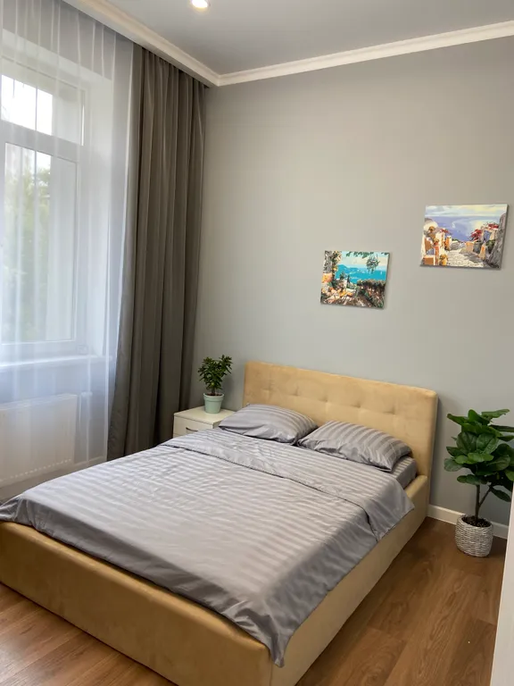 Комфортная квартира с высокими потолками около Корстона