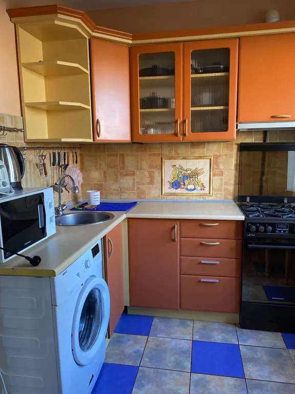 Светлая квартира на 1 этаже близко к морю