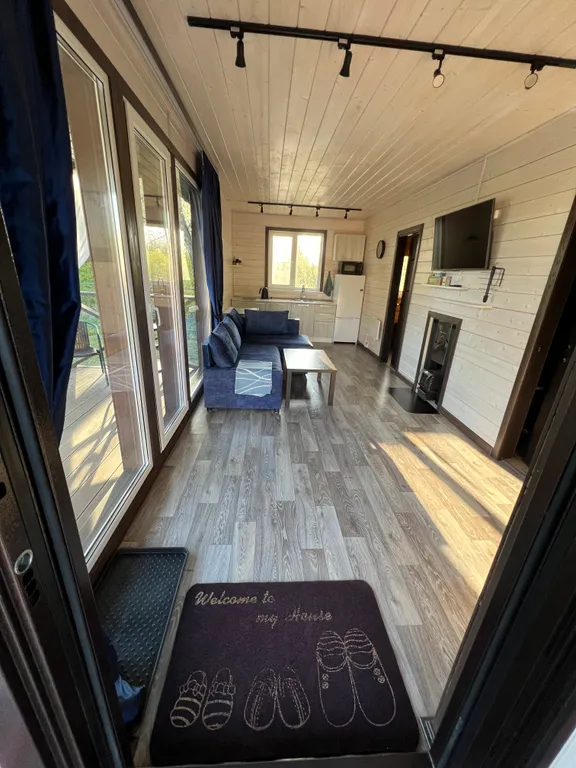 Коттедж Коттедж с сауной рядом с озером — Луга