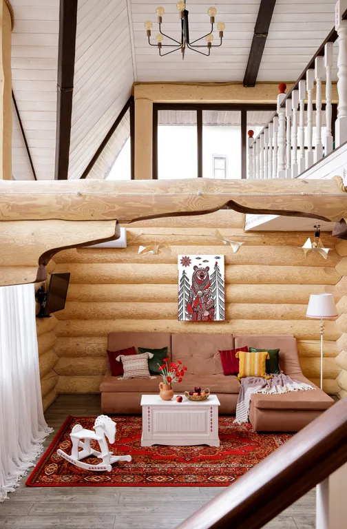 Эко-коттедж в русском стиле с панорамными окнами и террасой в лес