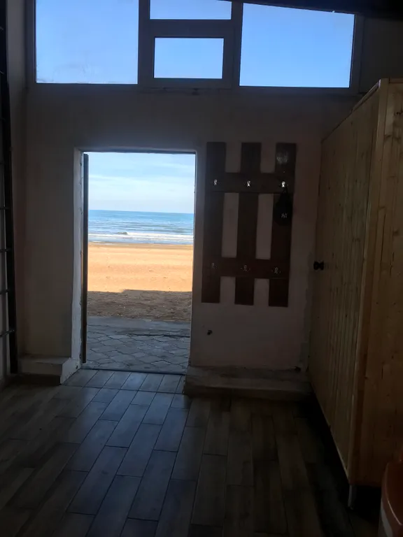 Домик на берегу моря