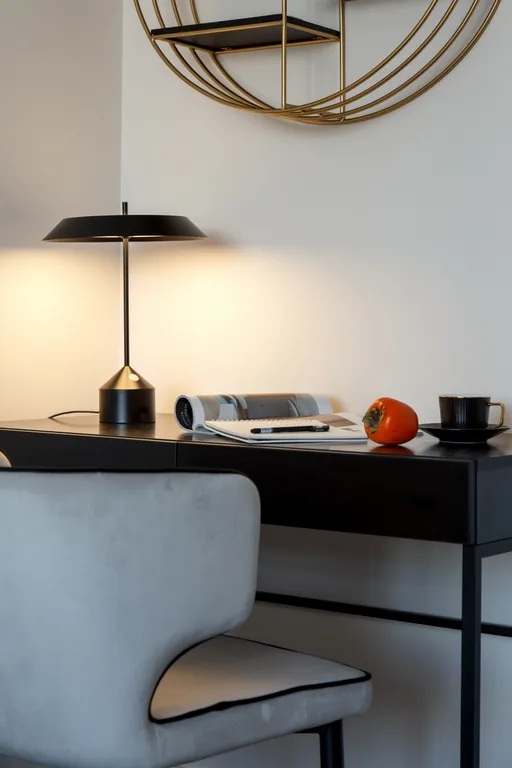 Премьер в центре