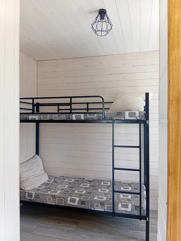 Уютный дом на берегу озера Камбулат