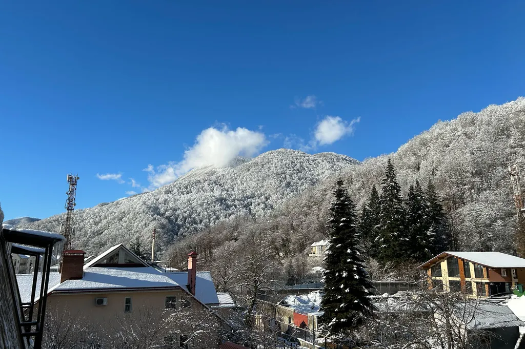 Апартаменты вид на горы с бассейном